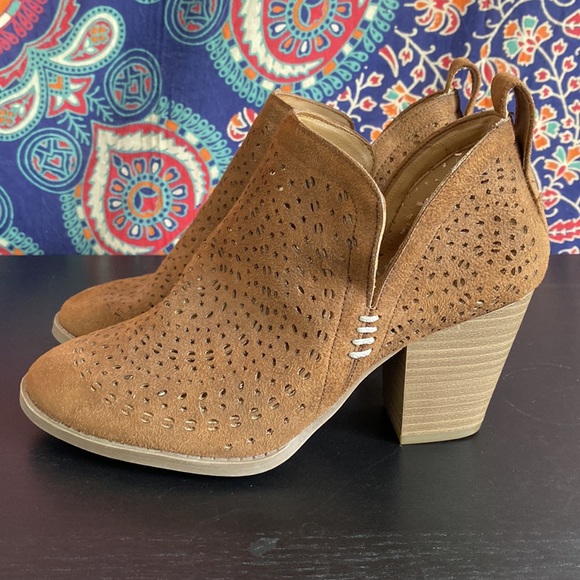 Francesca's Collections Shoes - Francesca’s Brown Suede Boho Booties size 7